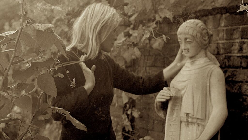 Marianne & Leonard: Words of Love MarianneLeonard MTM 2019 1