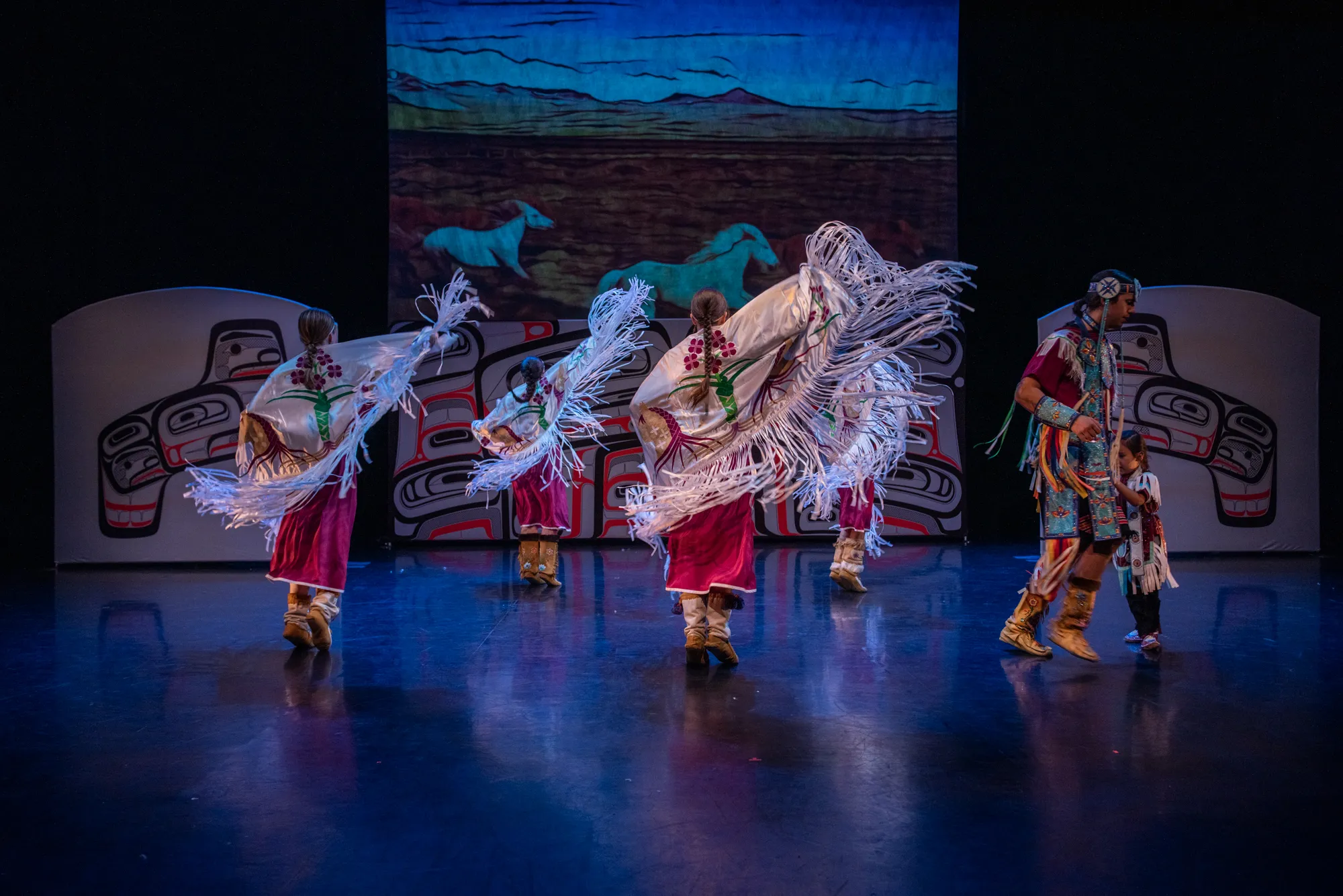 luna-fest-2025-dancers-of-damelahamid-04